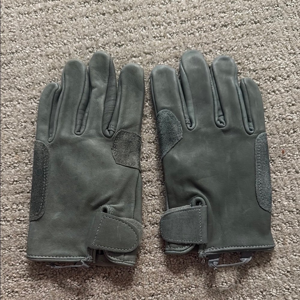 Gray Leather Gloves with Classic Design